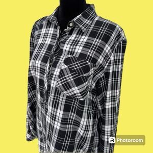 GAP ”boyfriend fit” women's size M, 1/4 button down shirt black plaid, cotton